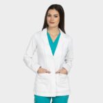 Ženska medicinska kuta LIVIA, bijela – elegantna i praktična - 1 Ženska medicinska kuta LIVIA, bijela – elegantna i praktična - 1
